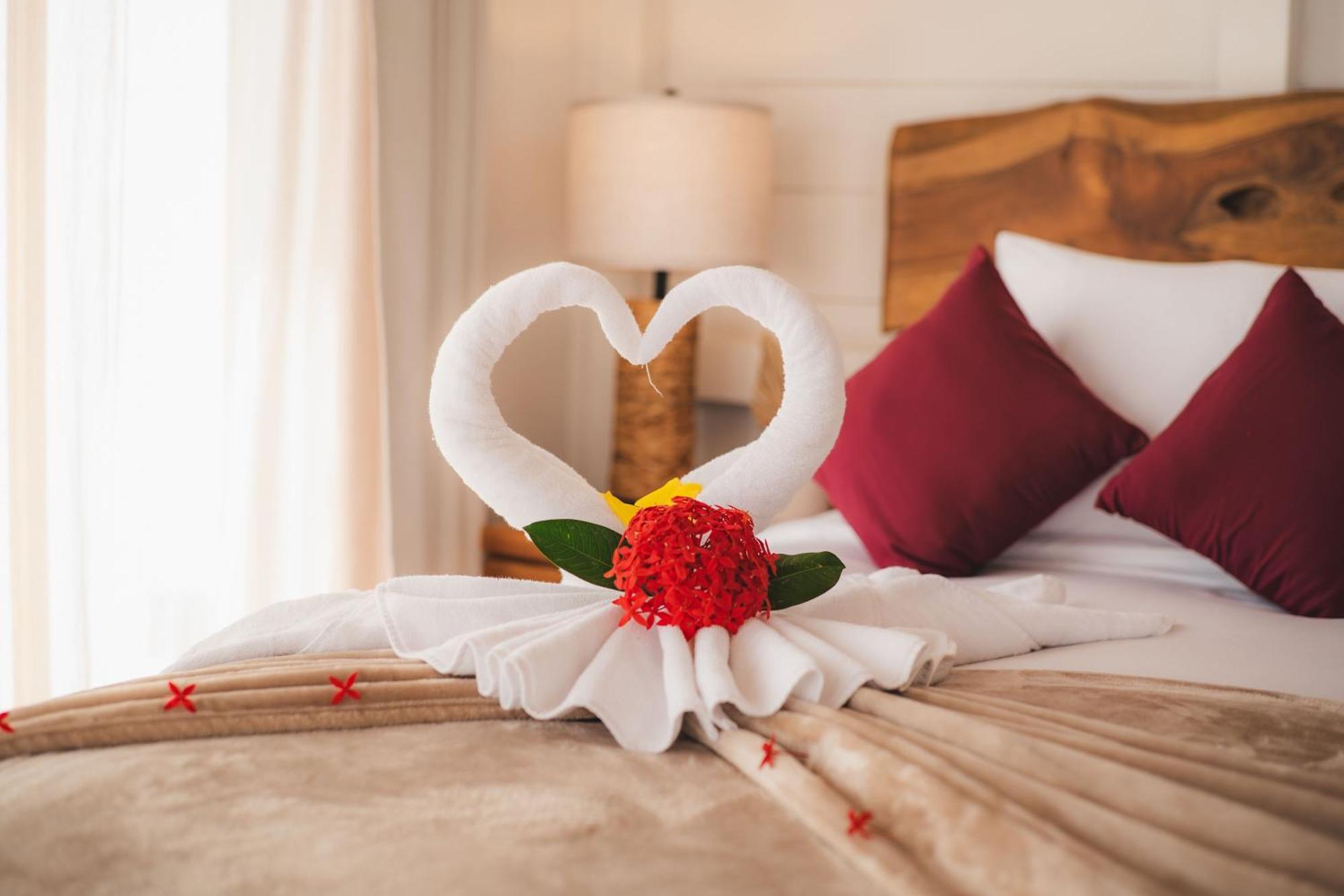 Aruna Resort & Villas ซานเปโดร ภายนอก รูปภาพ